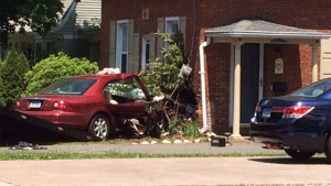 Aetna Responds: Car crashes into Wethersfield home; Portion of Route 3 in Wethersfield closed